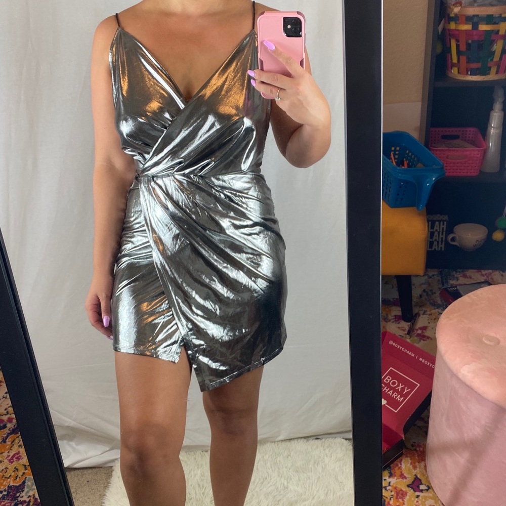 🦋3 for $20 Fashion Nova Metallic Dress Sz. Small